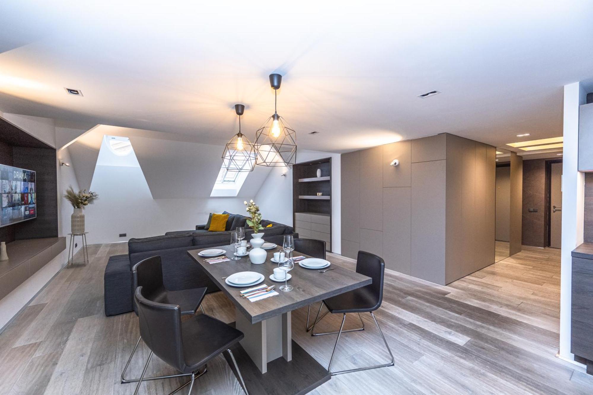Wishlist Residences Skyloft Old Town Square Apartment *