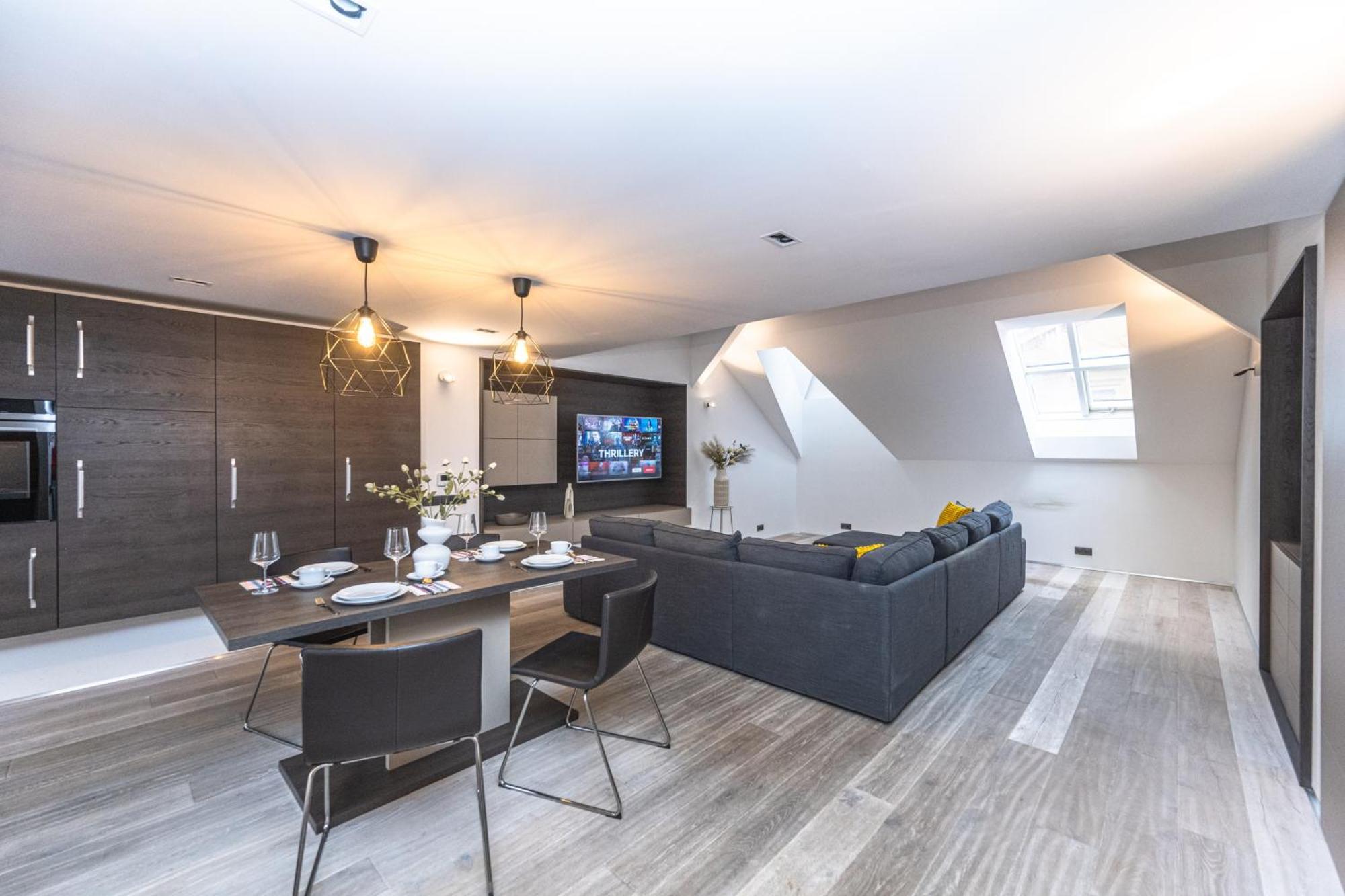 Wishlist Residences Skyloft Old Town Square Apartment *